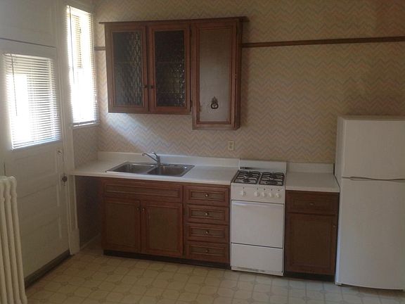 2nd image of 634 N 6th St APT 4