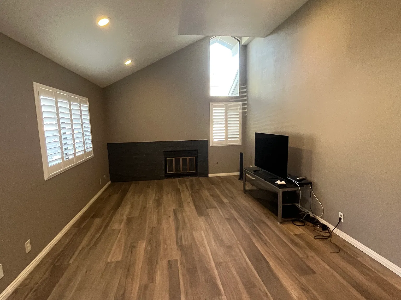 3 bed, 1156 sqft, $4,000 — Photo 2