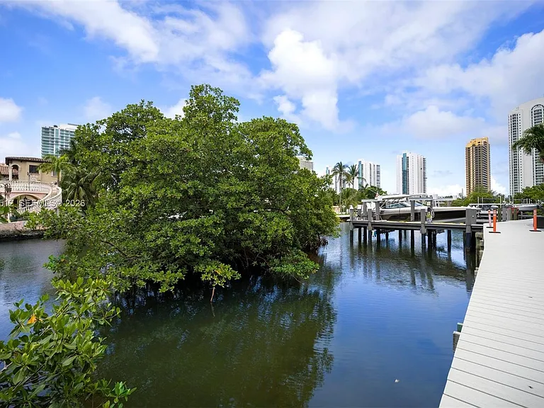 317 Poinciana Dr #807 — Photo 36