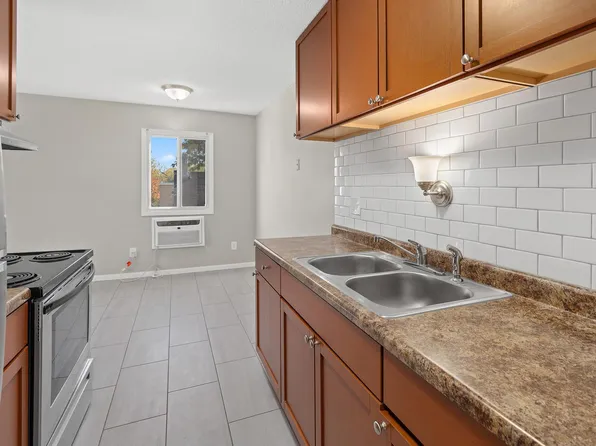 1089 York Ave #8, Saint Paul, MN 55106