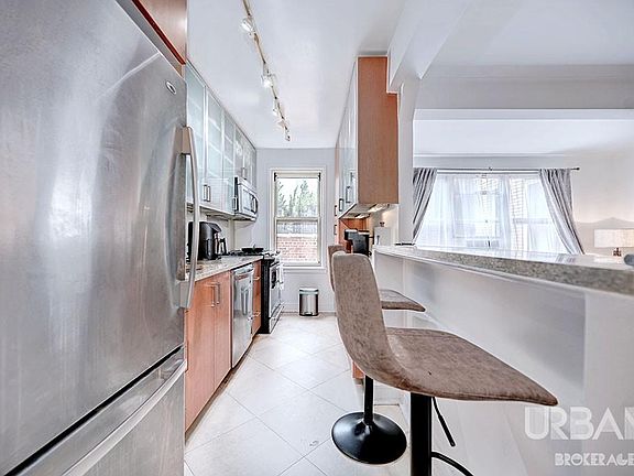 3rd image of 10 W 74th St APT 7H