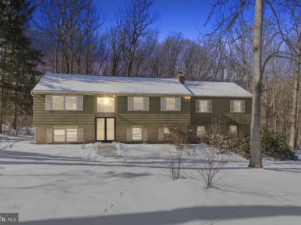 90 Schoolhouse Ln, Coatesville, PA 19320