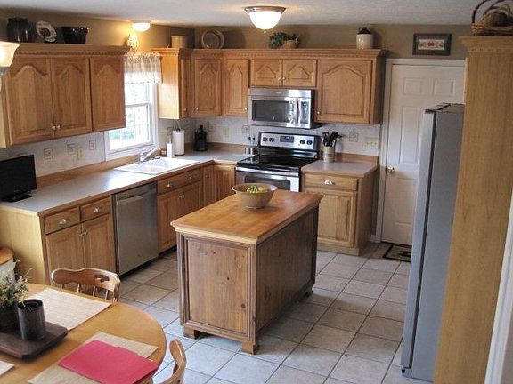 4th image of 10355 White Pine Ct
