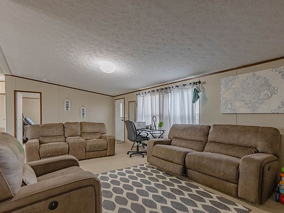 4th image of 2819 S Main Ave