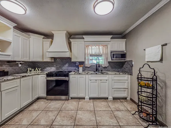 272 Candelario Montalvo Jr, Eagle Pass, TX 78852