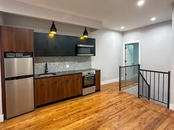 325 Putnam Avenue image 1 of 12