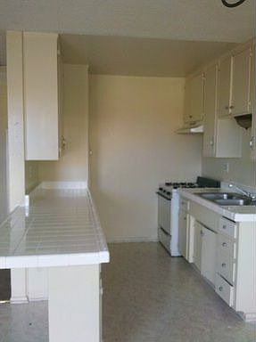 4th image of 847 N H St APT 2