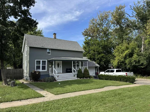 935 Marvel Ave, Woodstock, IL 60098