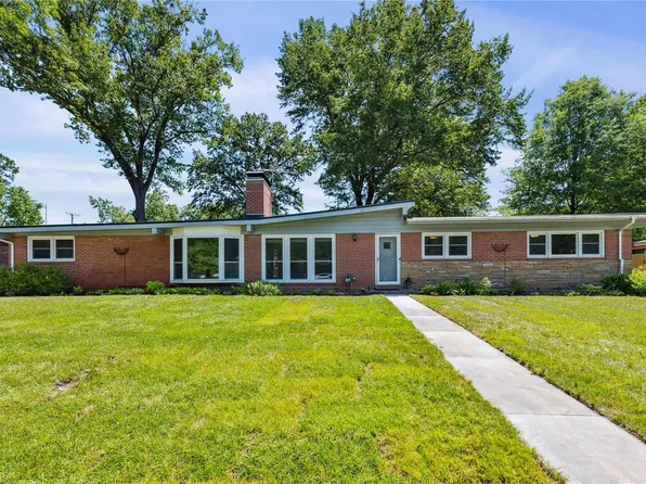 742 Wenneker Dr, Saint Louis, MO 63124