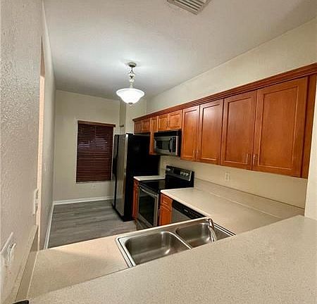 5th image of 14041 SW 49th St