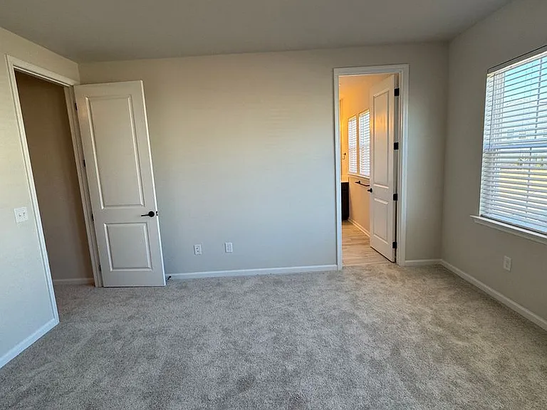 8911 Nettleton Ave — Photo 17