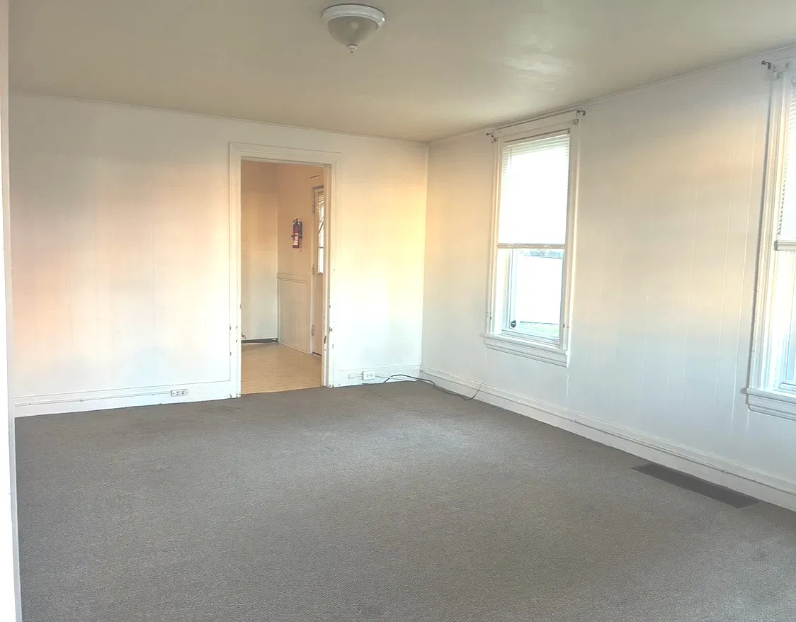 3 bed, 1.5 bath, 1926 sqft, $1,200 — Photo 2