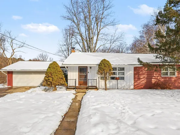 119 Maple St, Stockbridge, MI 49285