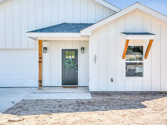 3rd image of 301 E Washington Dr