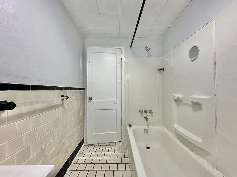Colby Court - New Haven CT — Photo 10