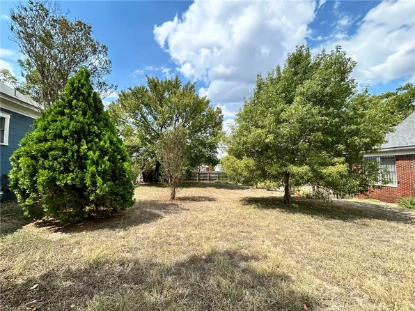 1616 N 17th St, Waco, TX 76707