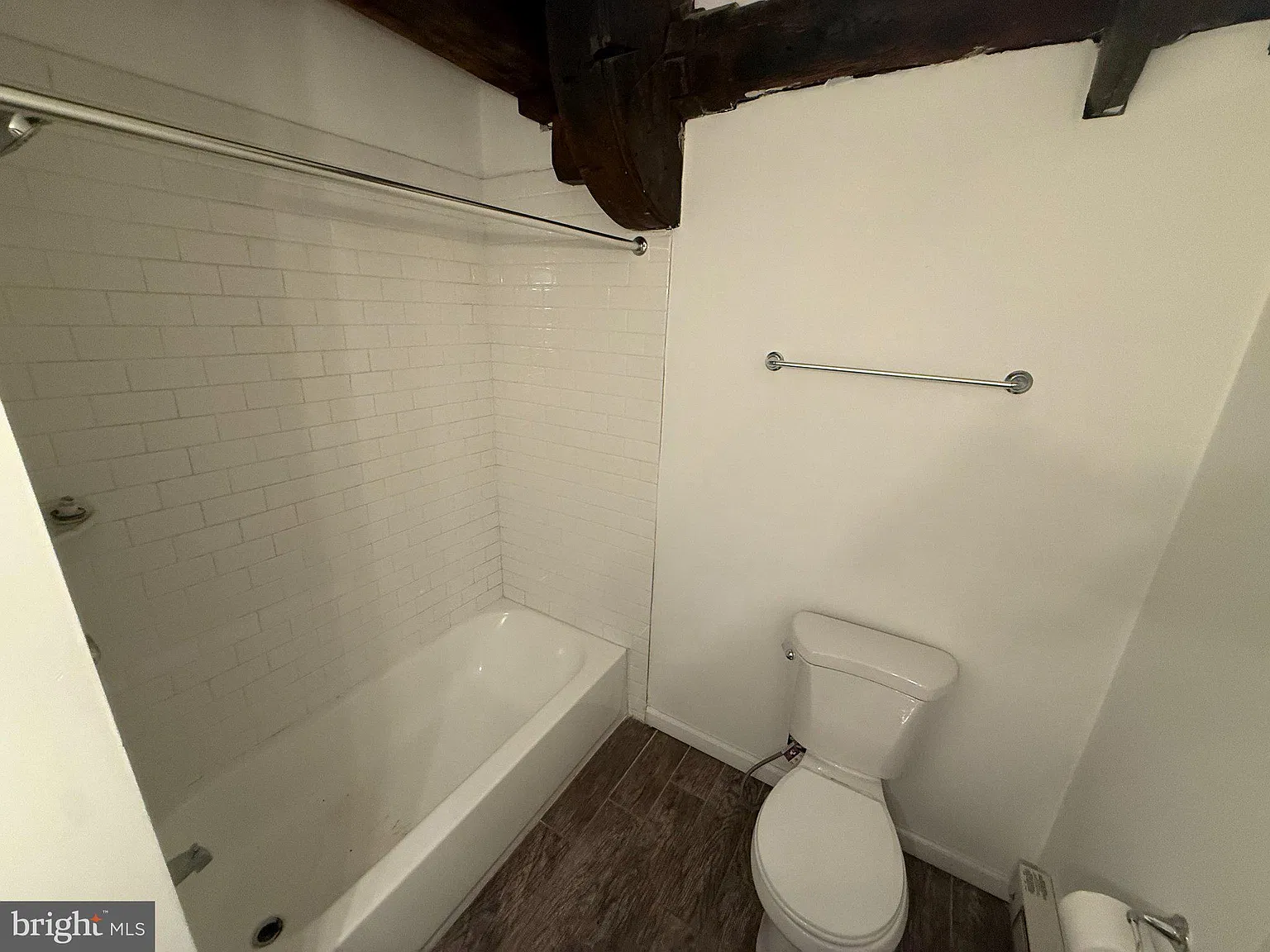 2 bed, 1.0 bath, 850 sqft, $1,575 — Photo 2