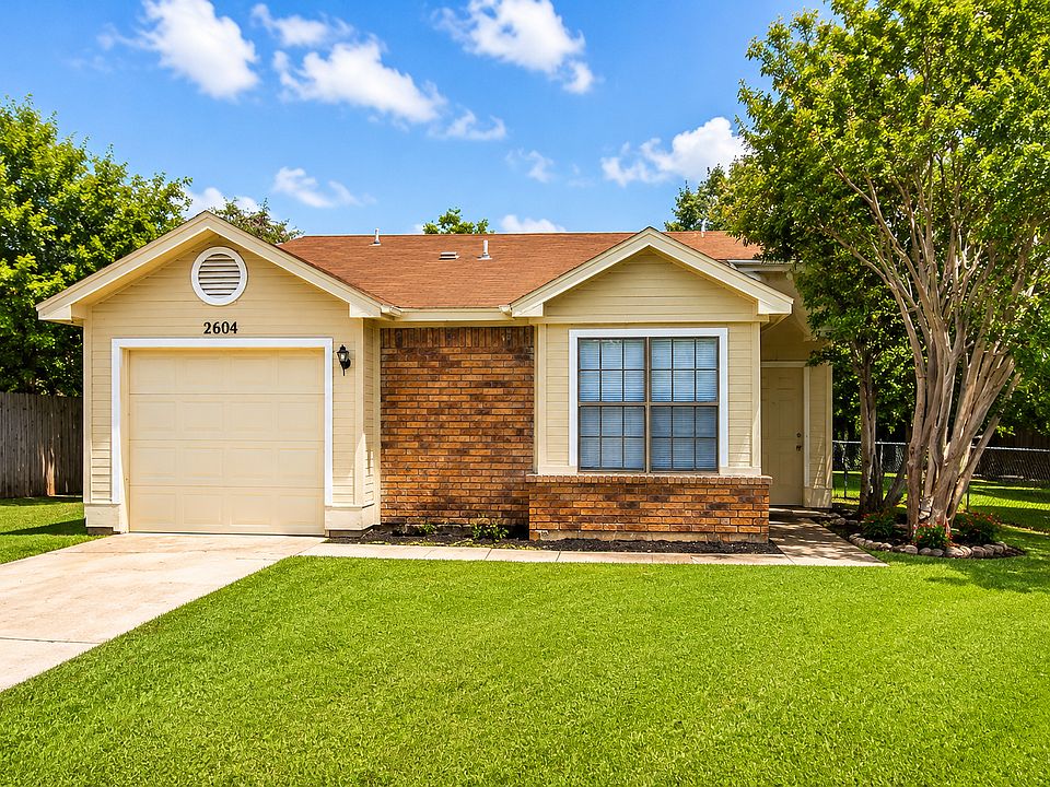 1st image of 2604 Woodlands Dr