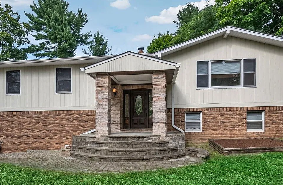 763 Closter Dock Rd