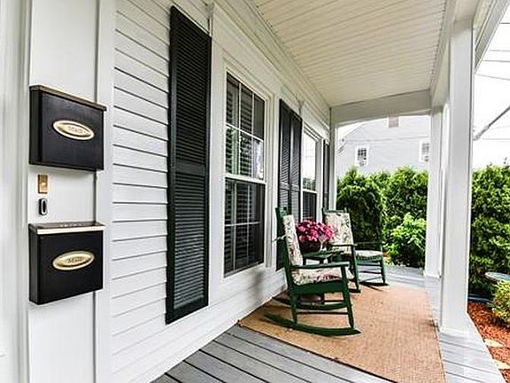Farmer's Porch