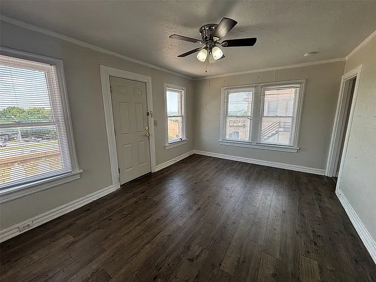 3529 W 7th St #7 — Photo 3