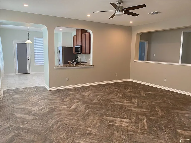 712 Estes Park — Photo 4