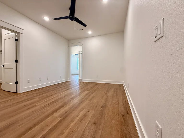 825 NW 14th St — Photo 15