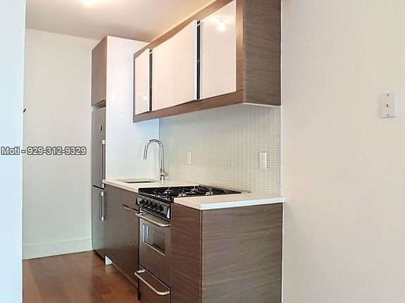 4th image of 106 Meserole St #2E