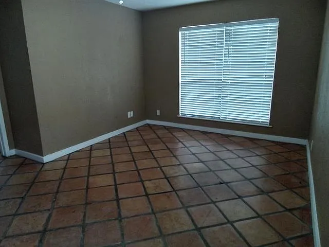 102 Edwards St — Photo 5
