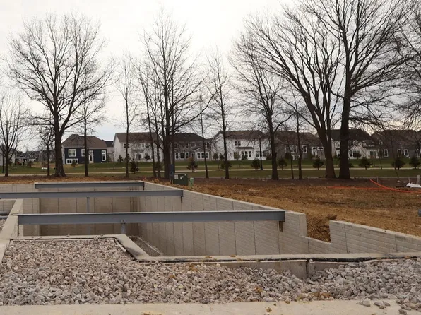 455 Zelkova Ln, Lewis Center, OH 43035