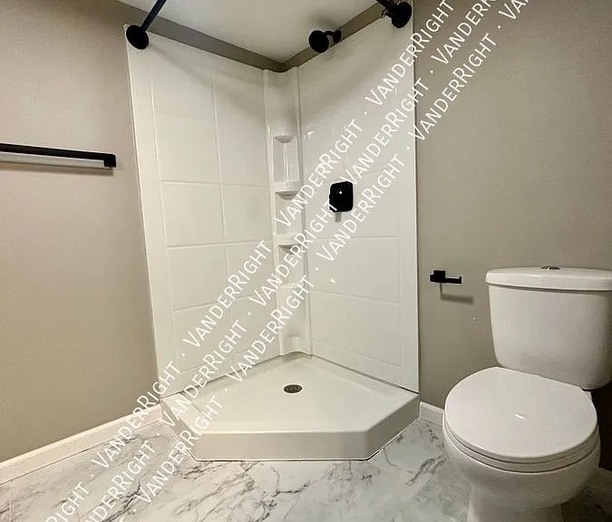 2206 W 39th St — Photo 26
