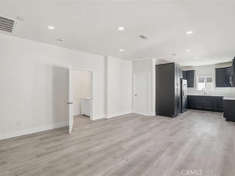 19258 Strathern St — Photo 31