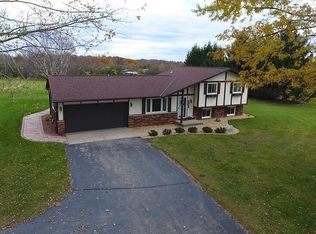 1924 N Glendale Rd, Oconomowoc, WI 53066