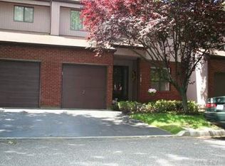 38 Timber Ridge Dr, Holbrook, NY 11741