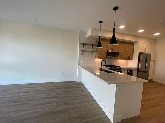 3rd image of 1729 N Marion St #406