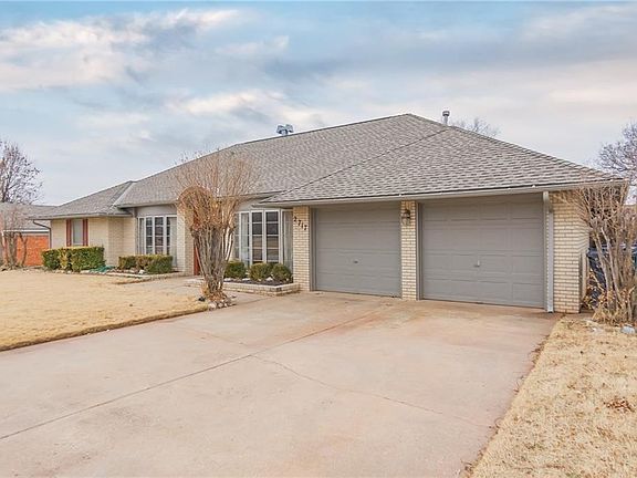2nd image of 2717 Camelot Dr