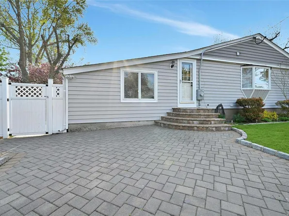 18 Jefferson Avenue, Centereach, NY 11720