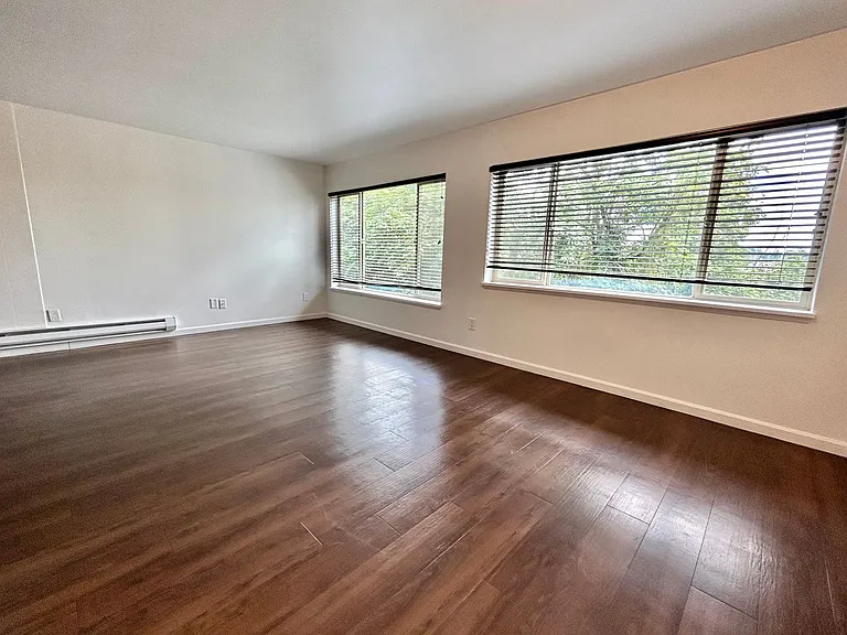 Bayview Apartments — Photo 36