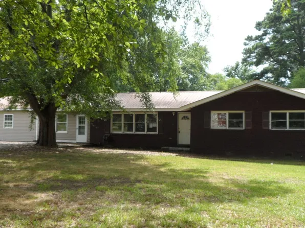 303 Appleton St, Centre, AL 35960