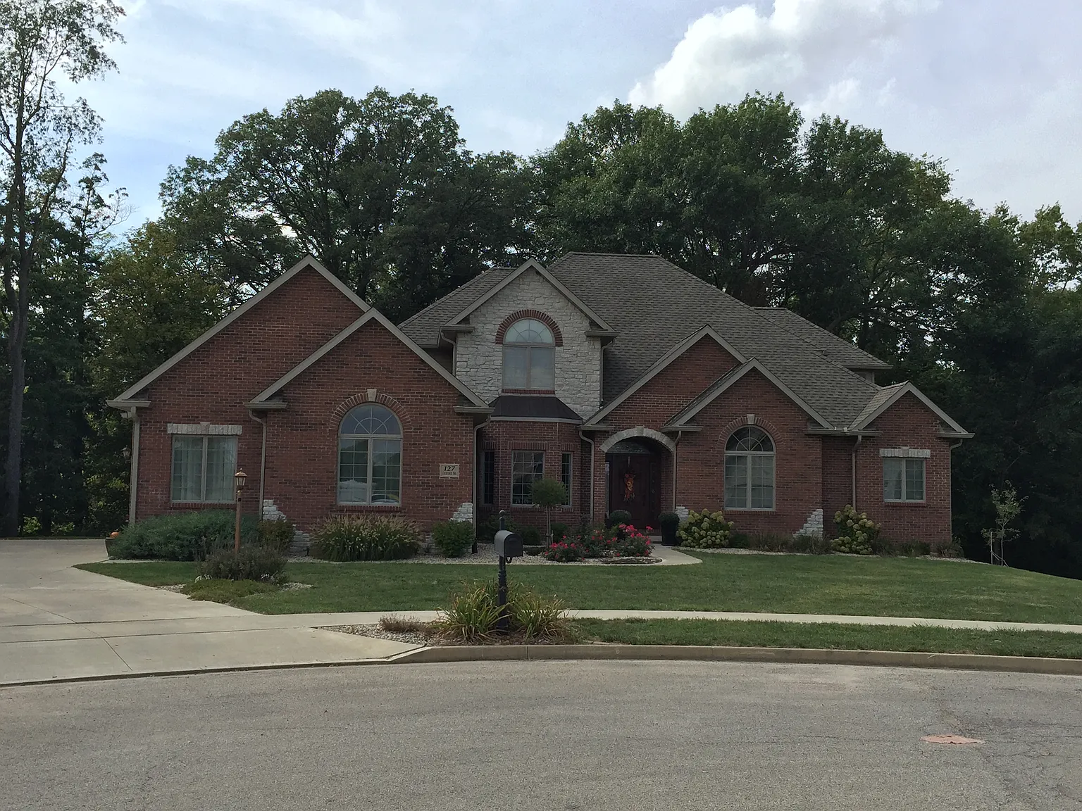 127 Cherokee Dr photo 1