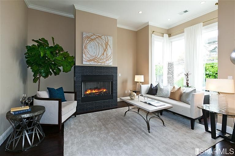 2nd image of 207 Clipper St