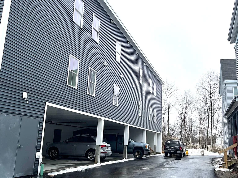 386 Saint John St #7 — Photo 1