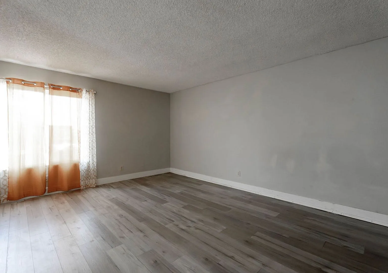 1501 Living Desert Drive #D, Las Vegas, NV 89119 — Photo 4