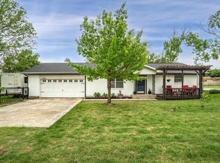 417 W 8th St, Justin, TX 76247