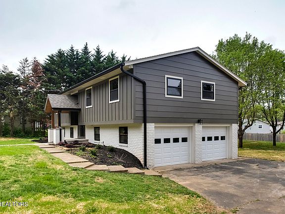 2nd image of 10521 Pinedale Dr