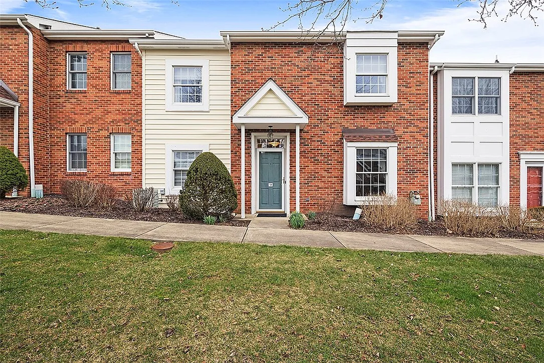104 Boxwood Ct photo 1