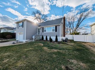 556 S Ocean Ave, Freeport, NY 11520
