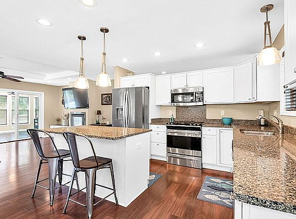 Open concept eat in kitchen