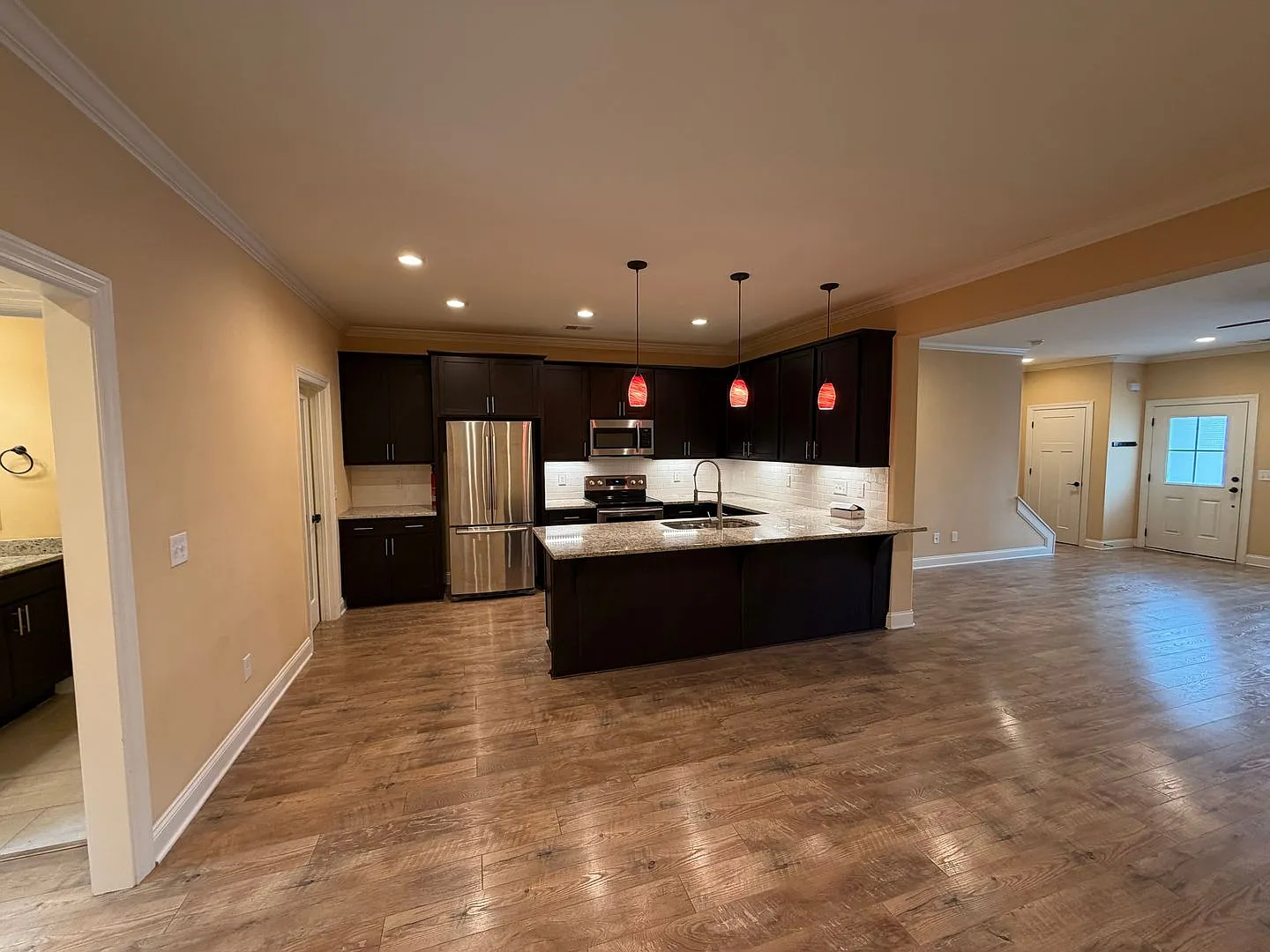 Beautiful 3 Bed 2 Bath Townhome in Generals Run — Photo 4