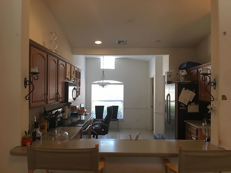 Dining to Kitchen
